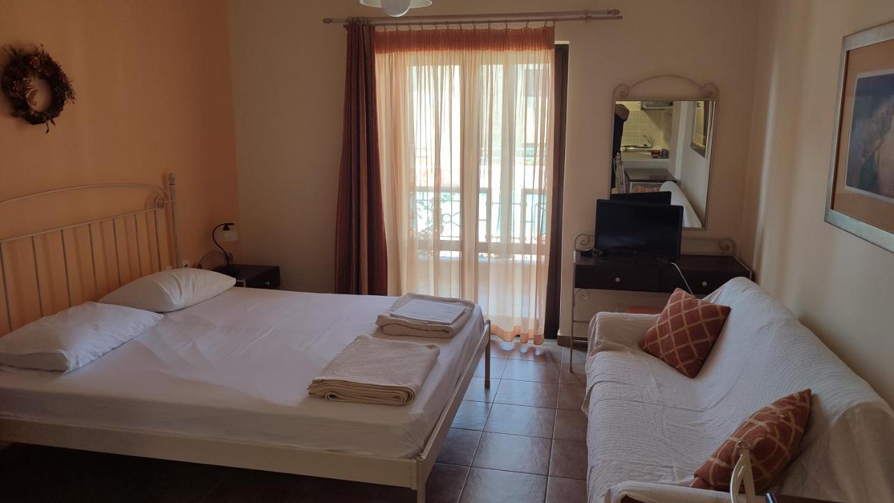 Guesthouse Michobeis Kamarína Eksteriør billede