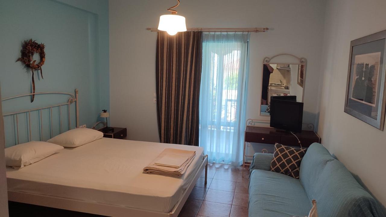 Guesthouse Michobeis Kamarína Eksteriør billede